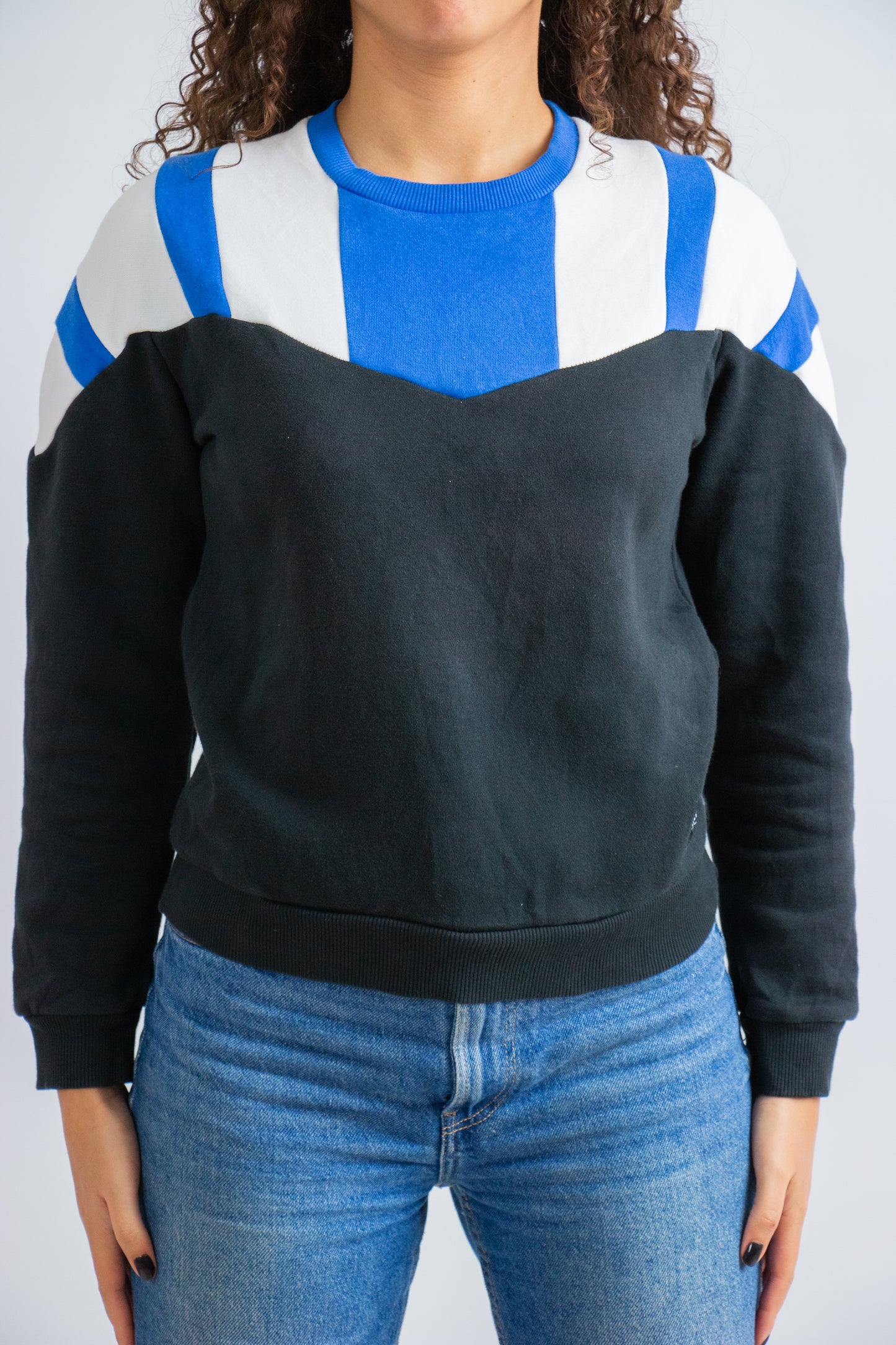 Zwarte sweater met strepen